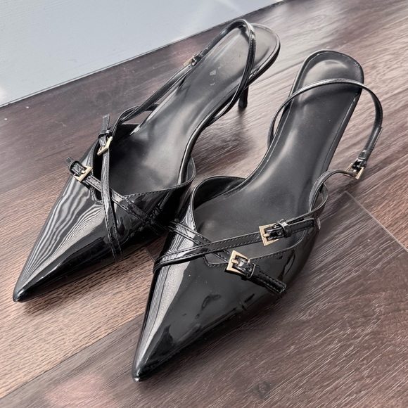 Shoes - Black Patent Slingback Kitten Heels • Pointed Toe • Y2K 90s Minimal Buckle Heels